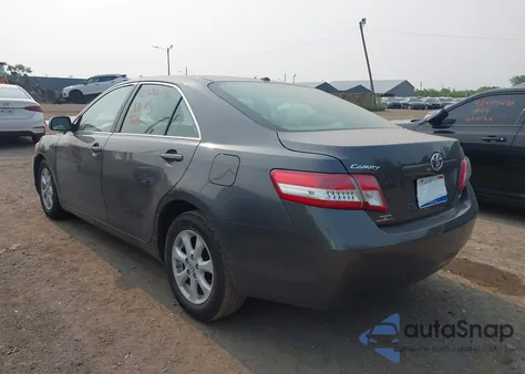 2011 Toyota Camry Se/Le/Xle z USA, uszkodzony, nr VIN 4T1BF3EK4BU728107